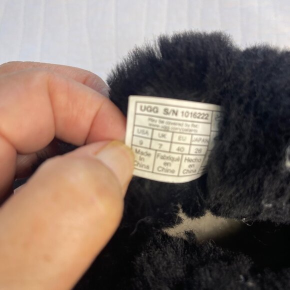 UGG Womens Classic Mini Genuine Black Shearling Suede Boots SZ 9 Winter - Picture 6 of 11